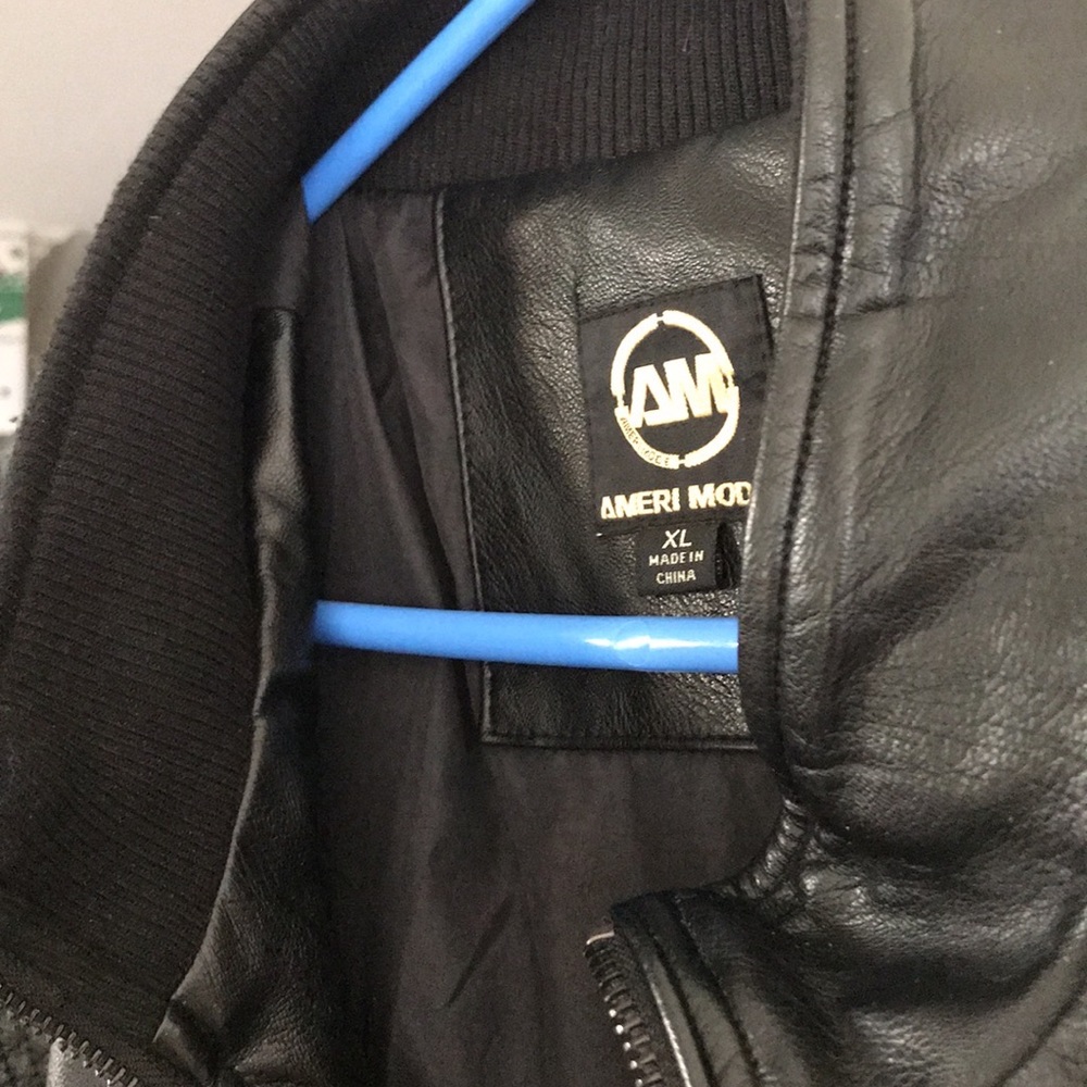 Men’s Leather Jacket - Picture 3 of 5
